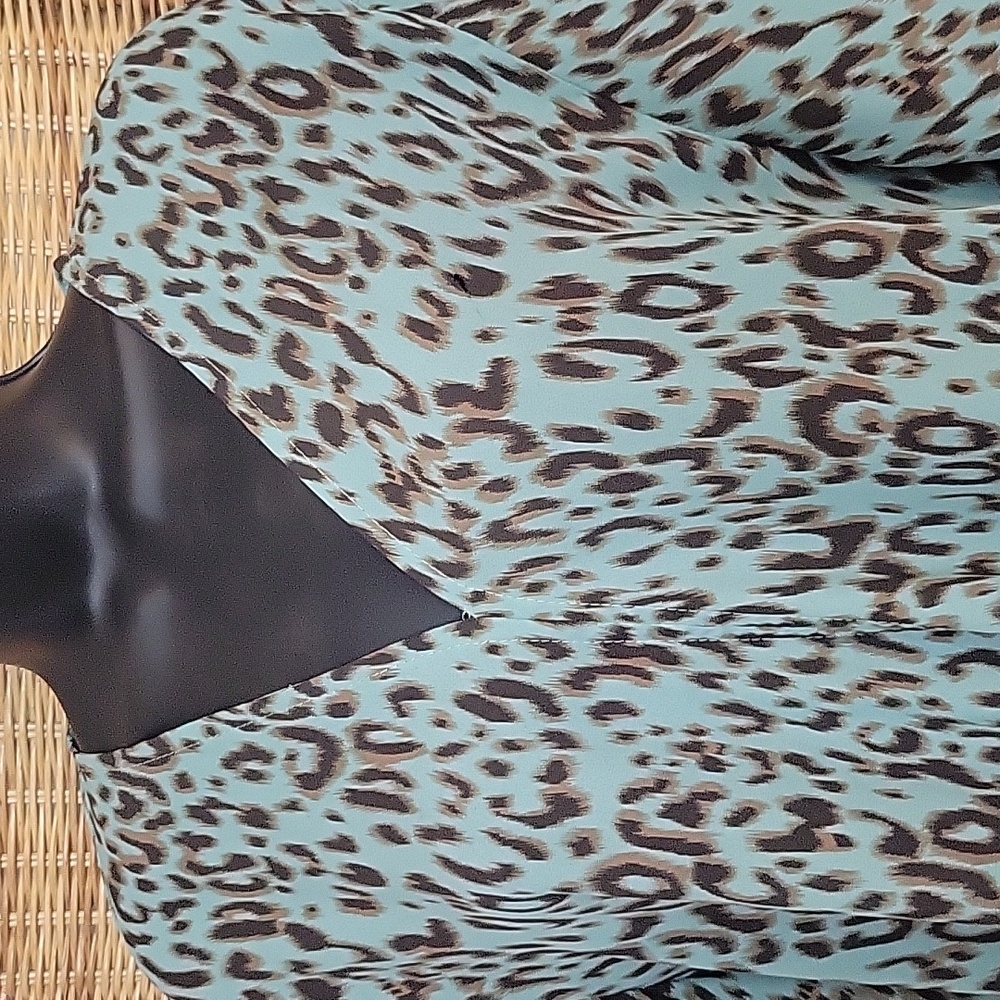 Adrienne women's blouse - Picture 2 of 5